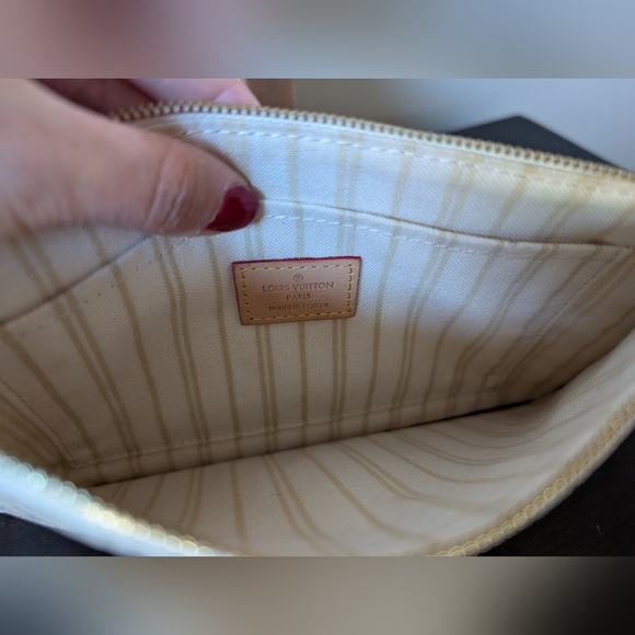 Checkered Wristlet Pochette - Picture 7 of 8